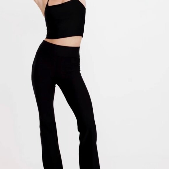 Brand New Cropped Black Flare Yoga Pants – PowerSoft Fabric | Size 4-6 - Picture 4 of 6